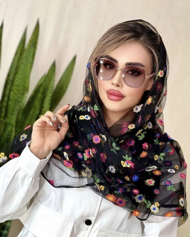 شال توری گلدوزی شده طرح بابونه های رنگی گان دوزی شده وارداتی