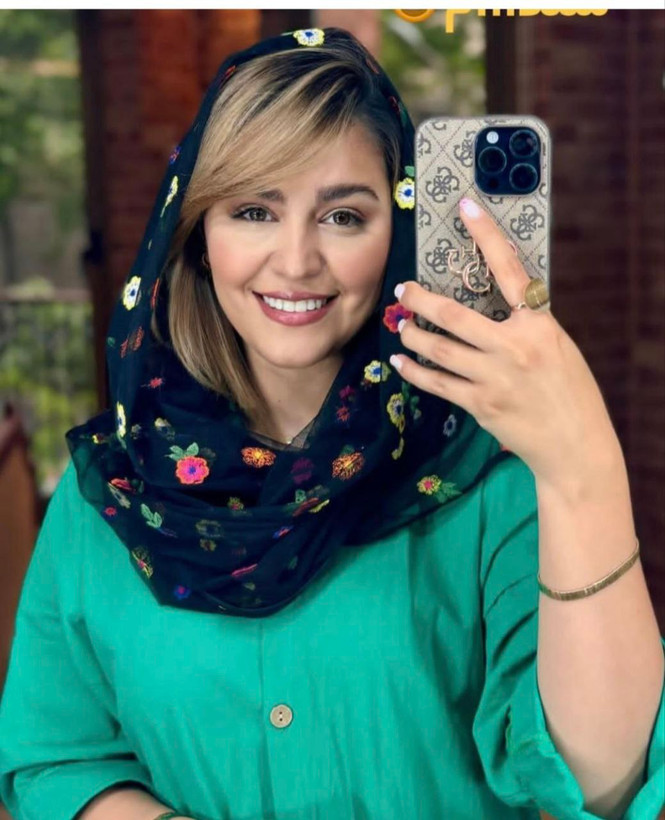 شال توری گلدوزی شده طرح بابونه های رنگی گان دوزی شده وارداتی