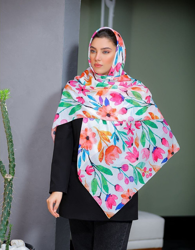 روسری نخی 4 فصل قواره بزرگ با طرح گلهای بهاری کد269