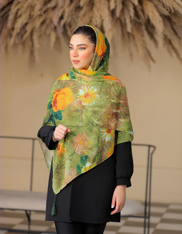 روسری نخی 4 فصل قواره بزرگ با طرح گلهای بهاری کد258