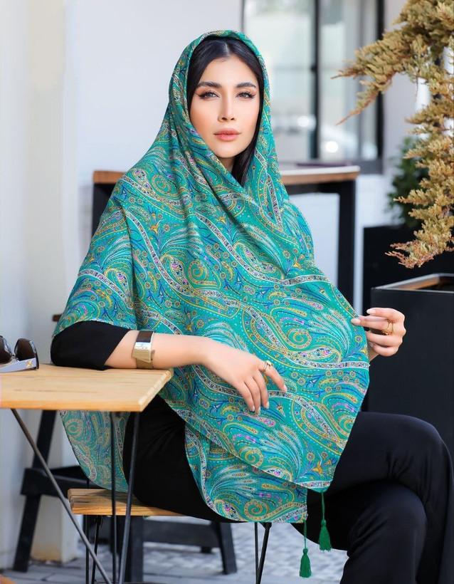 روسری نخی 4 فصل قواره بزرگ با طرح گلهای بهاری کد314