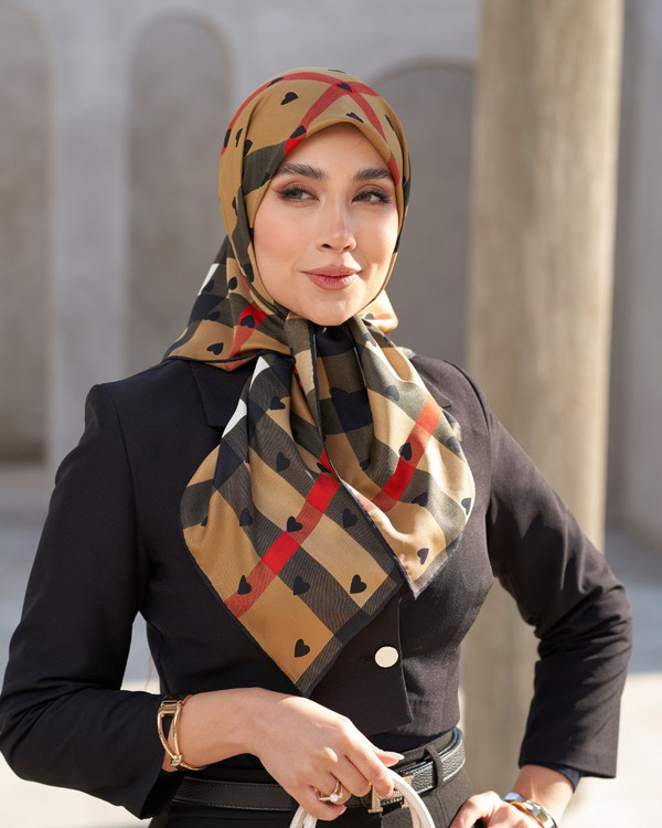 روسری ابریشم توییل اورجینال burberry قواره 90 شتری رنگ