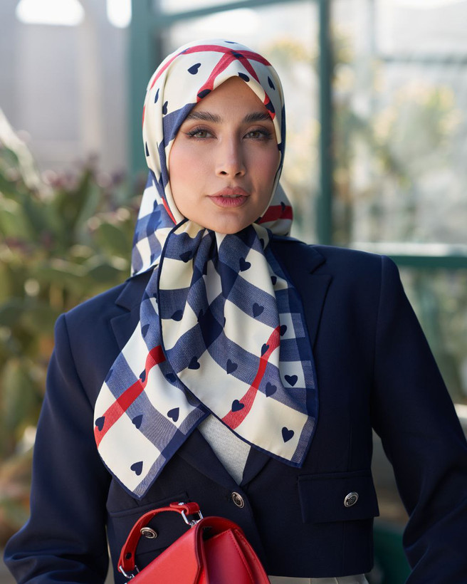 روسری ابریشم توییل اورجینال burberry سورمه ایی