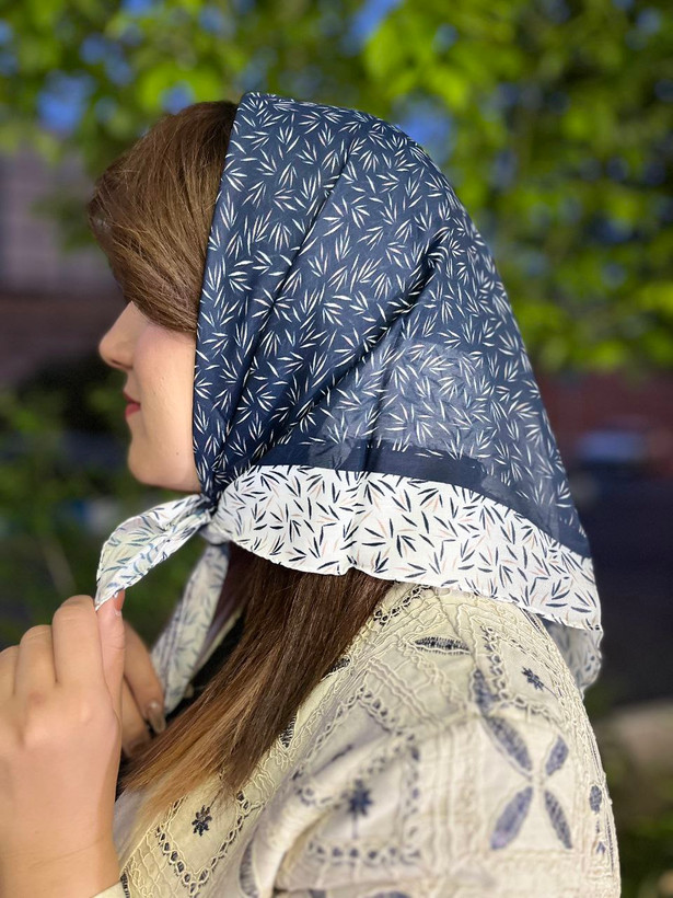 مینی اسکارف نخی سورمه ایی سفید