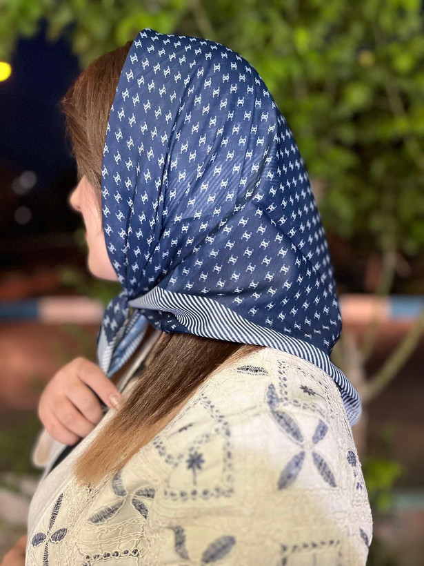 مینی اسکارف نخی سورمه ایی سفید