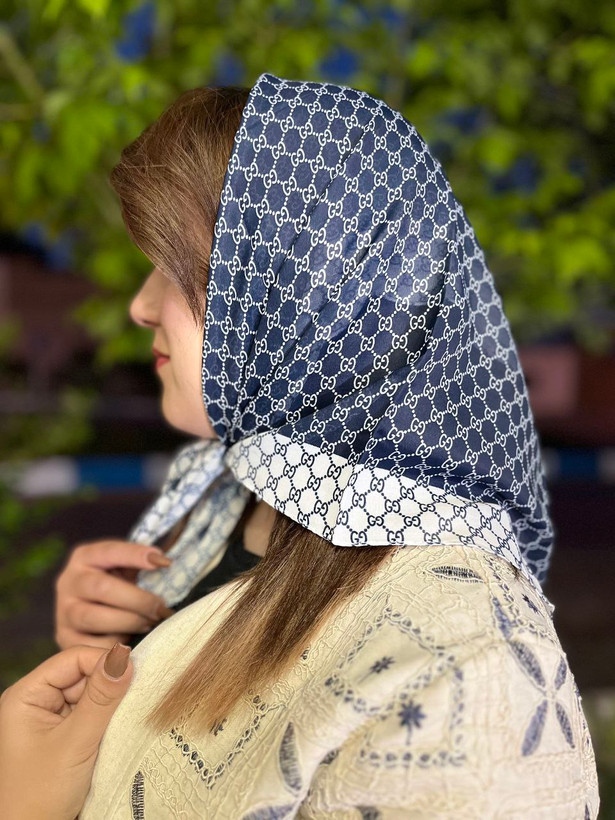 مینی اسکارف نخی سورمه ایی سفید
