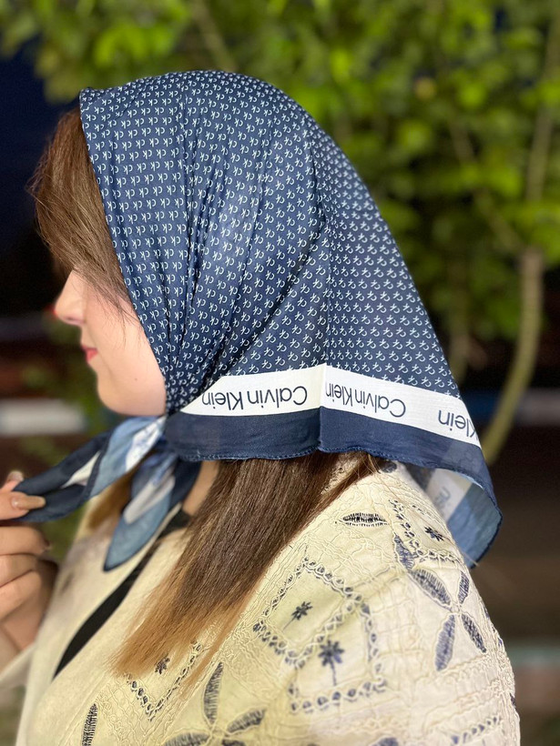 مینی اسکارف نخی سورمه ایی سفید