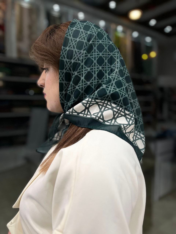 مینی اسکارف نخی سبز تیره طرح مارک