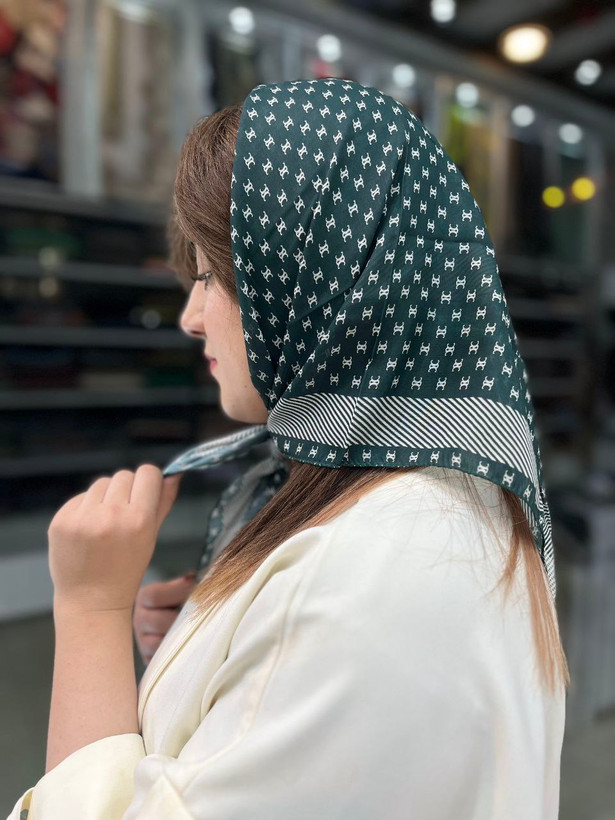 مینی اسکارف نخی سبز تیره طرح مارک
