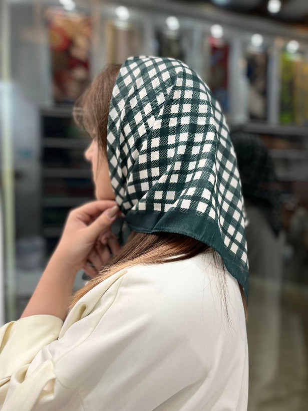 مینی اسکارف نخی سبز تیره طرح مارک