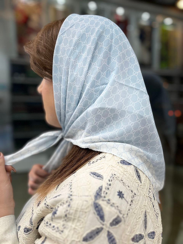 مینی اسکارف نخی ابی یخی در طرح مارک های مختلف