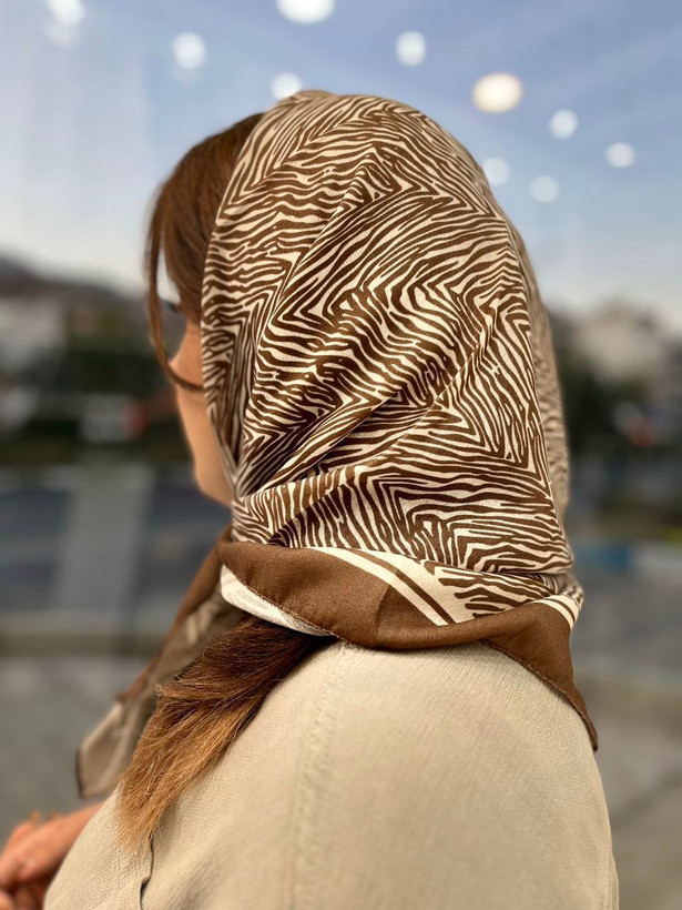 مینی اسکارف نخی قهوه ایی