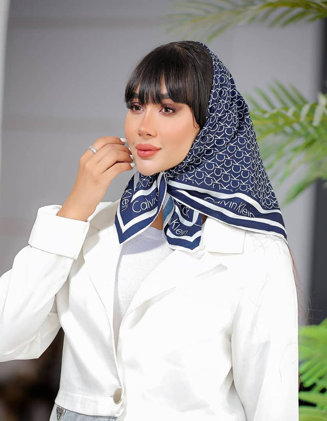 مینی اسکارف سورمه ایی سفید، درطرح مارکهای مختلف