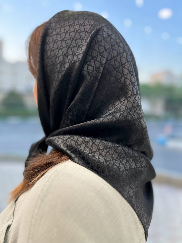 مینی اسکارف مشکی ابریشم ترک ،طرح مارک