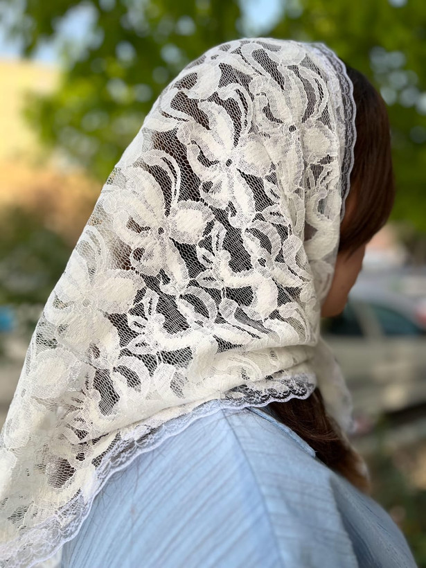 اسکارف سه گوش دانتل حاشیه تور
