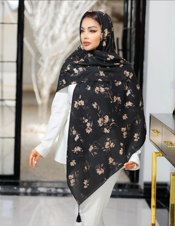 روسری نخی مشکی طرح دار