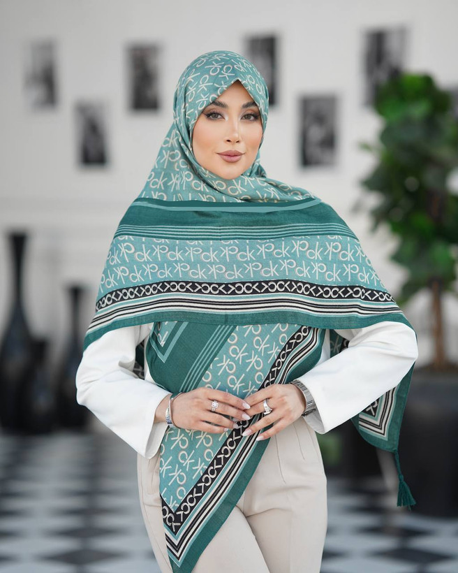 روسری نخی سیا اسکارف قواره 140 طرح ck