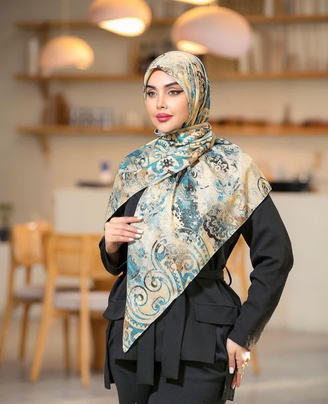 روسری نخی 4 فصل قواره بزرگ با طرح گلهای بهاری کد 1543